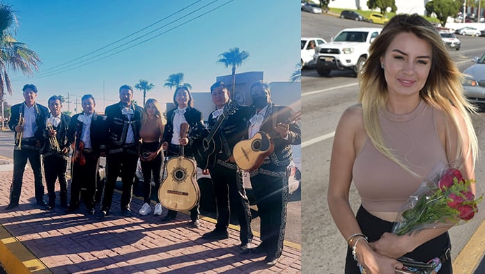 Selene Quintanilla en la foto del recuerdo con el mariachi.