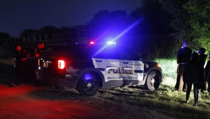 Sube a 53 el número de migrantes muertos en tráiler abandonado en Texas