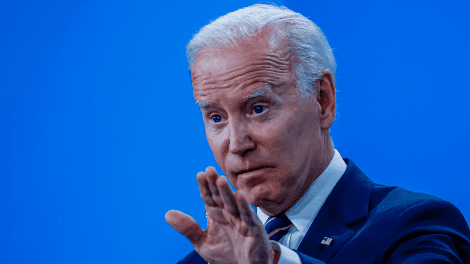 Biden culpa a Rusia por el aumento de la gasolina y alimentos