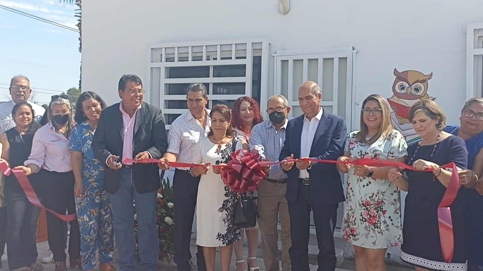 Inauguran la biblioteca Profesora Cenobia Delgado Hernández, fue su hijo el Alcalde Mario Dávila y el alcalde Roberto Piña quienes abrieron este espacio.