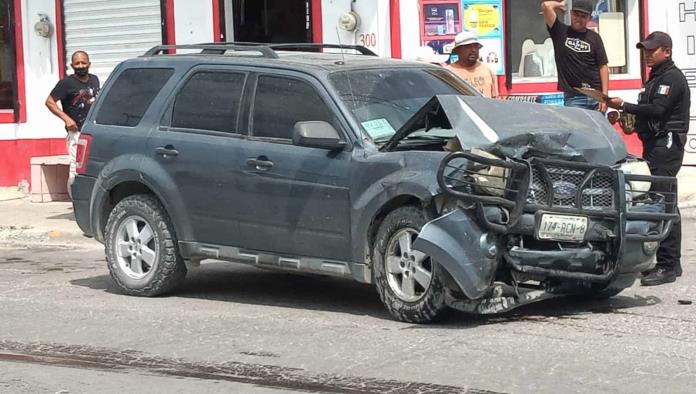 Abandona a ‘la fiera’ después de chocar