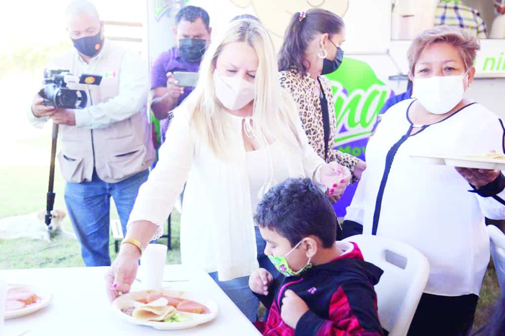 Brinda DIF 10 millones de desayunos escolares