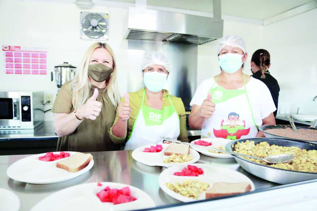 Brinda DIF 10 millones de desayunos escolares
