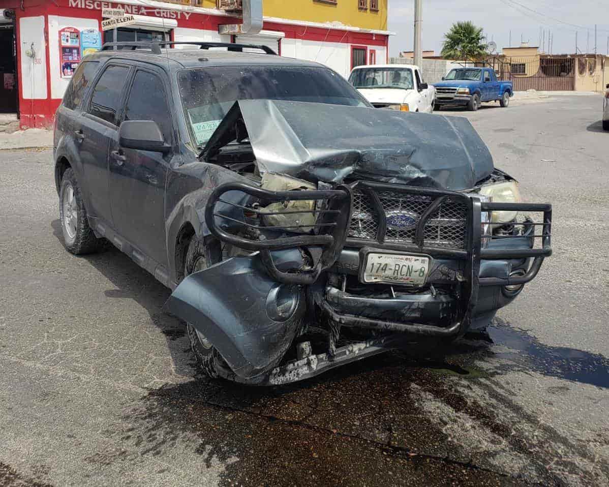 Abandona a ‘la fiera’ después de chocar