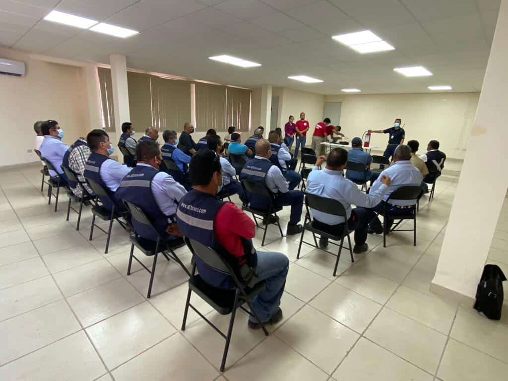 Reconocen a bomberos De Nava