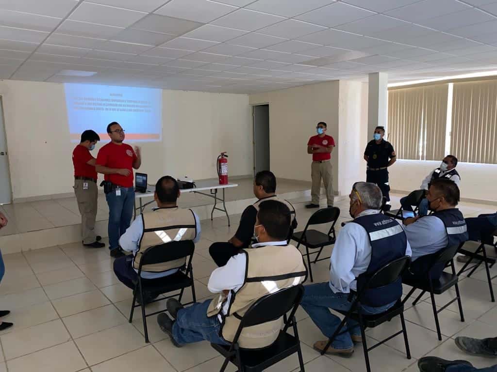 Reconocen a bomberos De Nava