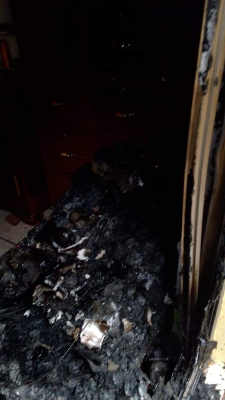 SE QUEMA VIVIENDA; UNA VELADORA LO OCASIONÓ