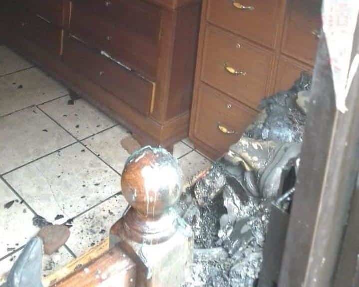 SE QUEMA VIVIENDA; UNA VELADORA LO OCASIONÓ