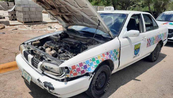 Colisionan taxistas En Altos de Santa Teresa