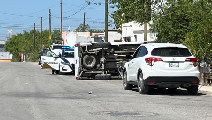 Ocasiona fuerte choque volcadura; Enfurecida al volante