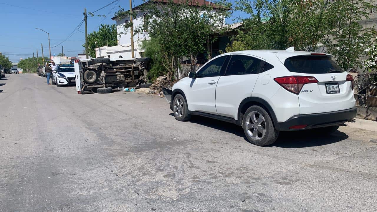 Ocasiona fuerte choque volcadura; Enfurecida al volante