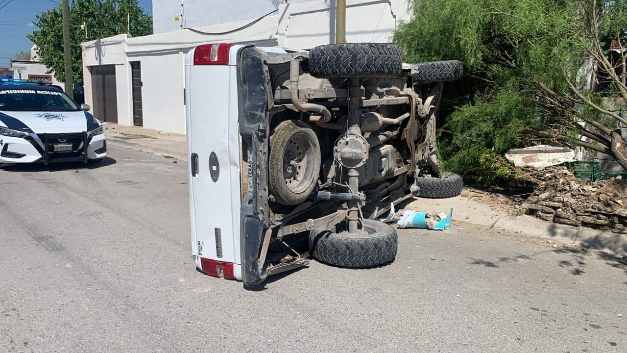 Ocasiona fuerte choque volcadura; Enfurecida al volante