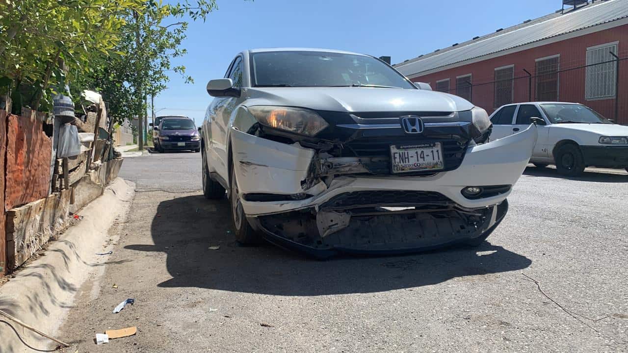 Ocasiona fuerte choque volcadura; Enfurecida al volante