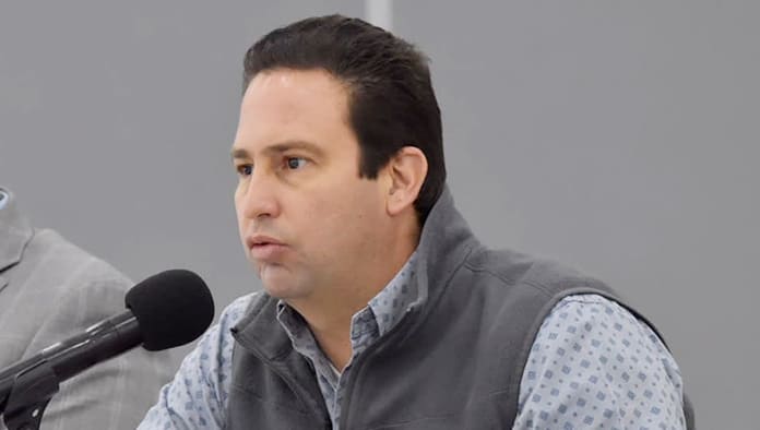 El administrador fiscal lamentó que se reduzcan la devolución de participaciones en el IEPS en un 100 por ciento como en mayo, y recortes de hasta 90 por ciento en fondos como el de hidrocarburos.