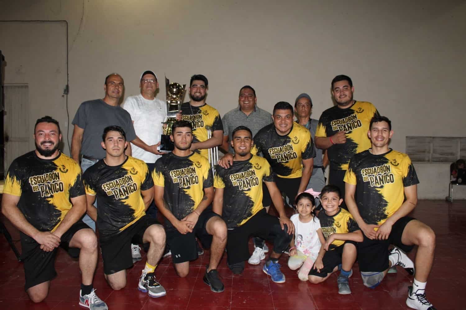 Concluye torneo  de voleibol varonil, En el gimnasio municipal de Allende
