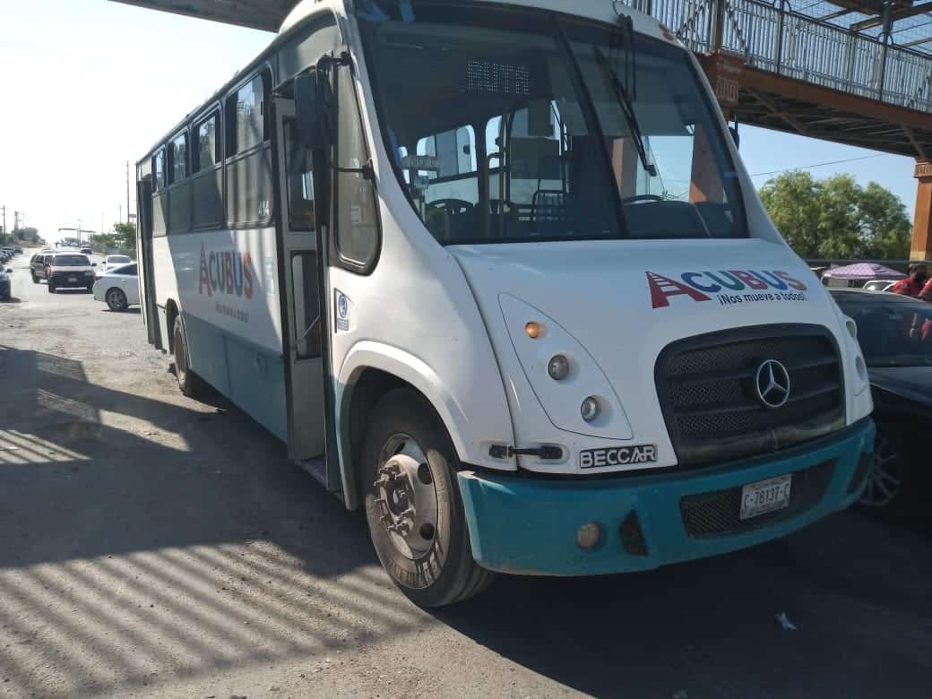 Se registra choque carambola; Entre 4 vehículos y un Acubus