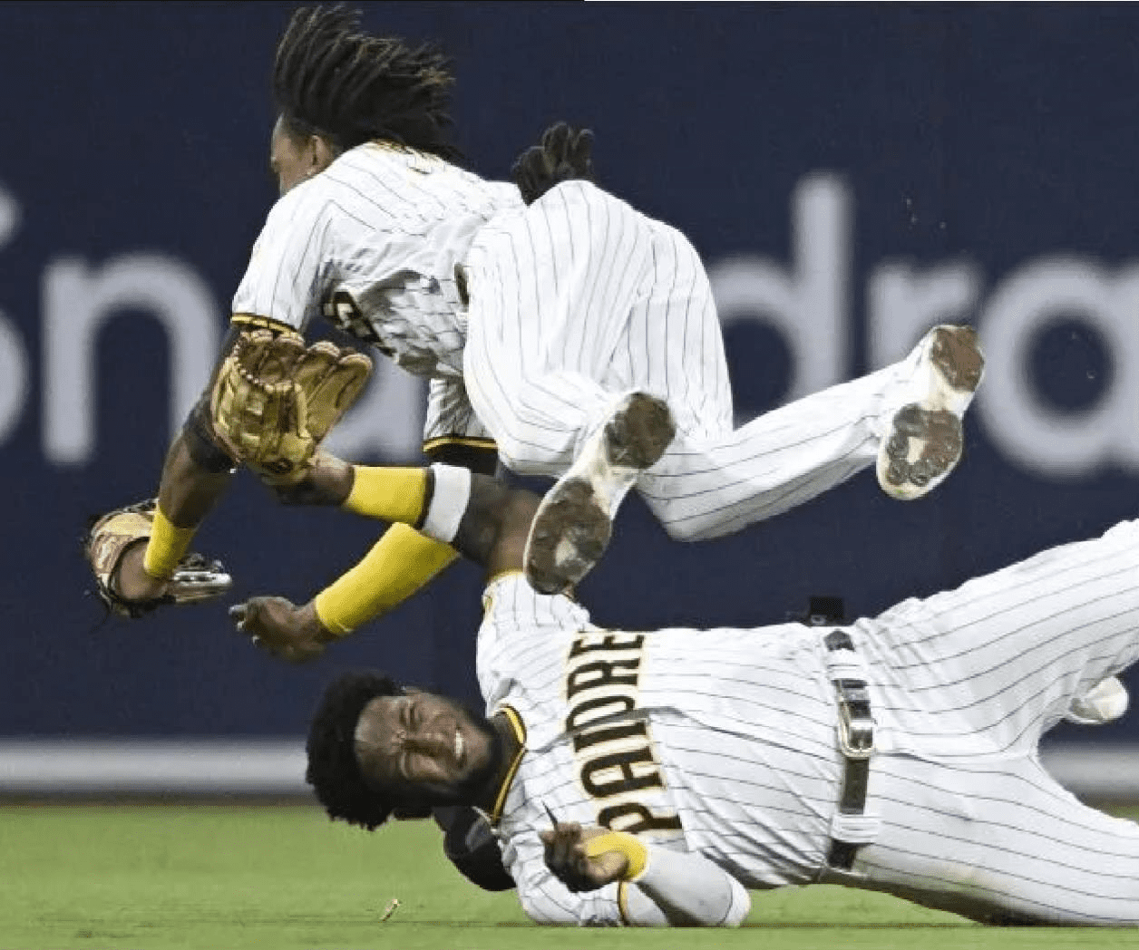 Fuerte golpe en la MLB deja a jugador en el hospital