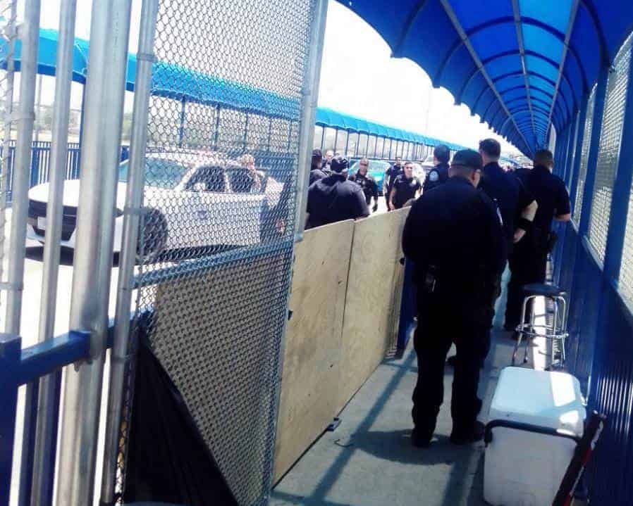 Cruza corriendo a los Estados Unidos; Por el Puente I