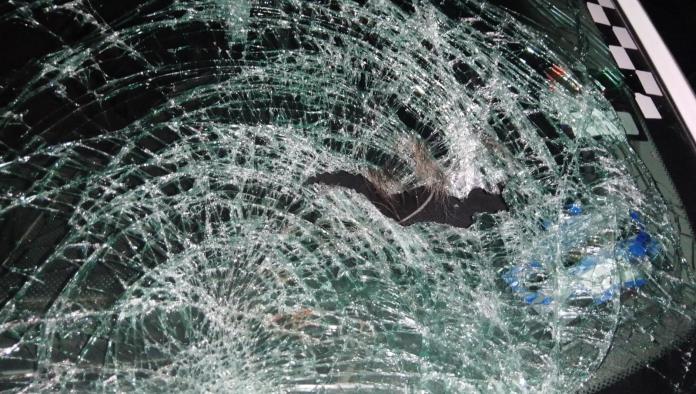Embiste taxista a transeúnte Y horas después muere
