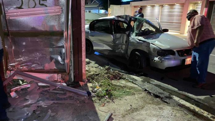 Choca en medidor y causa fuga de gas; Huye del lugar