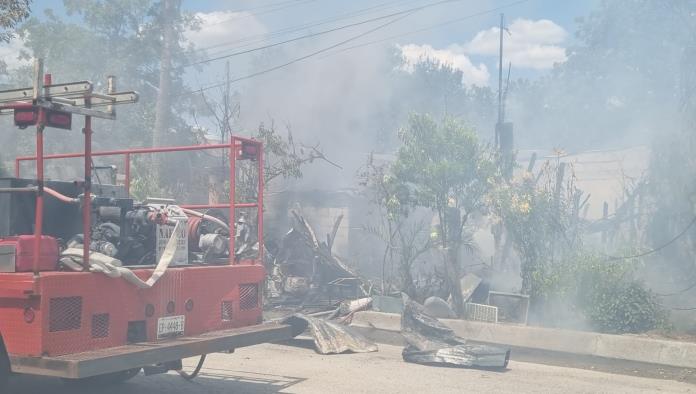 Voraz incendio consume vivienda; En la colonia Tierra y Esperanza