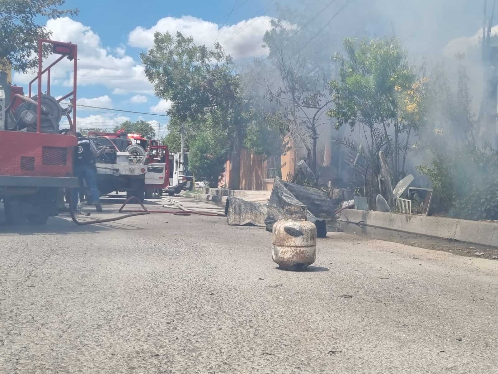 Voraz incendio consume vivienda; En la colonia Tierra y Esperanza