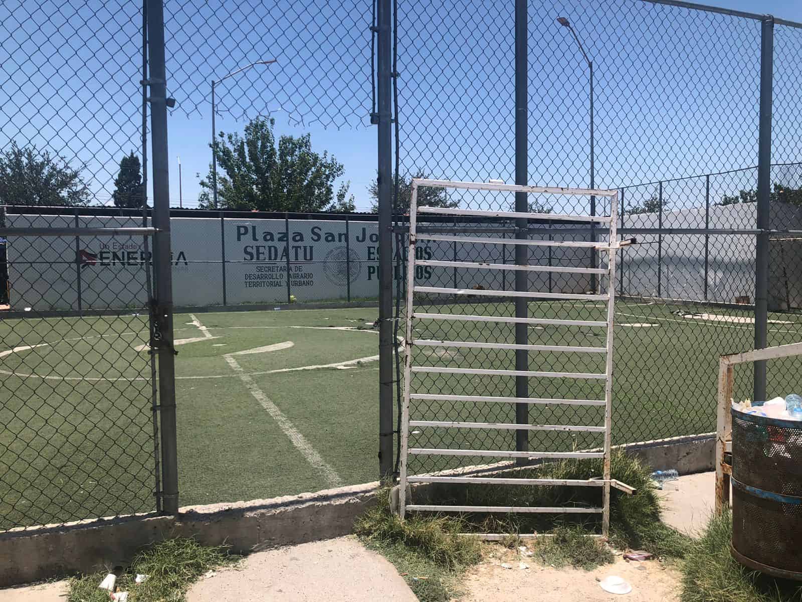 Deplorable estado de  la plaza de ‘la SanJua’