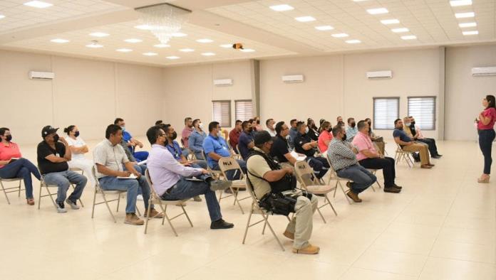 Encabeza Pily Valenzuela reunión con funcionarios; Para mejorar atención y servicios