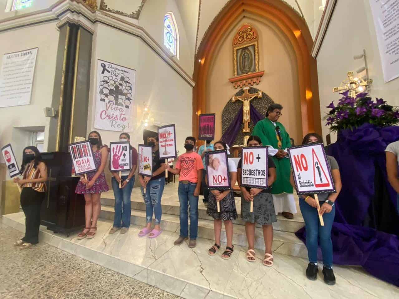 Se manifiestan católicos en contra de la violencia