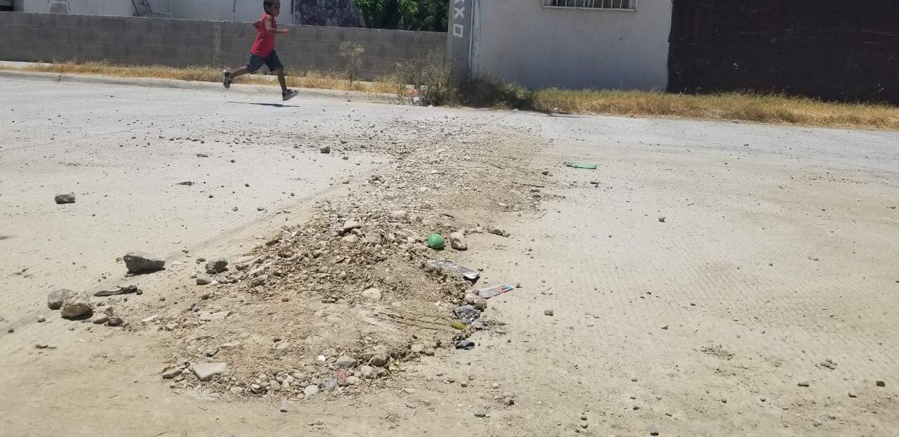 ‘Boca de lobo’ la Col. Acoros; Falta alumbrado