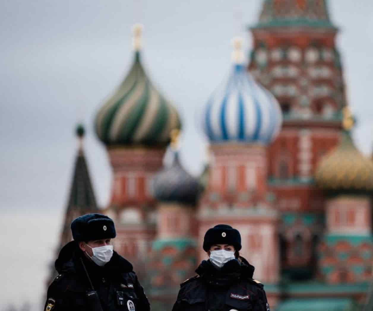 Regresan las mascarillas a Moscú; Repunta el covid en Rusia