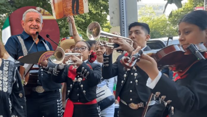 AMLO recibe serenata en su visita a Washington