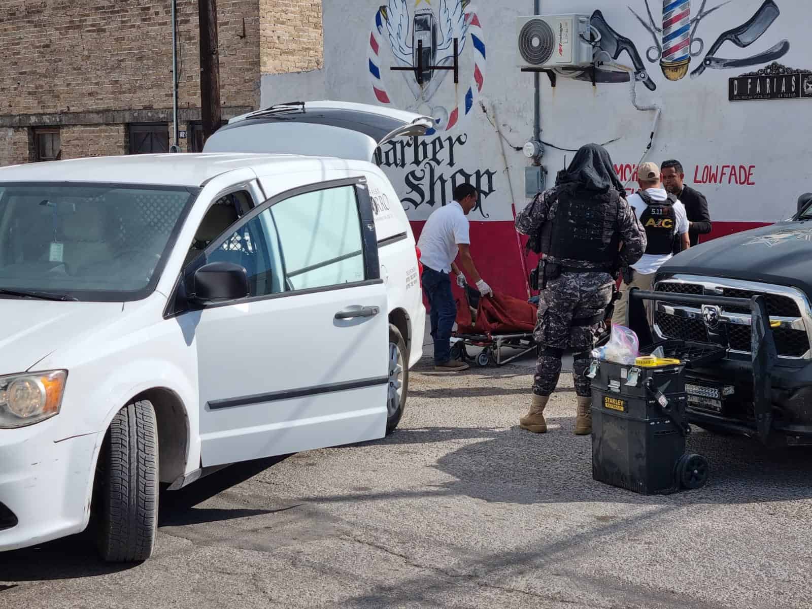 Fulmina a dos golpe de calor