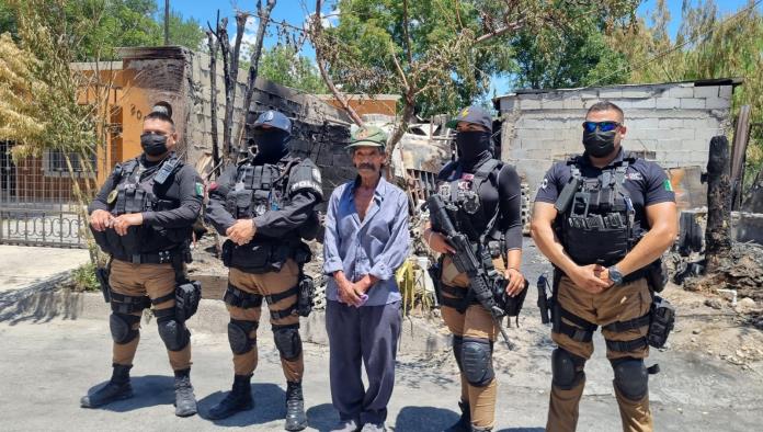 Apoyan corporaciones al señor José Borja; Tras perder todo en un incendio