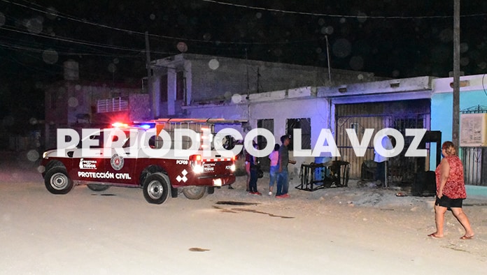 Arde casa en la 10 de Mayo
