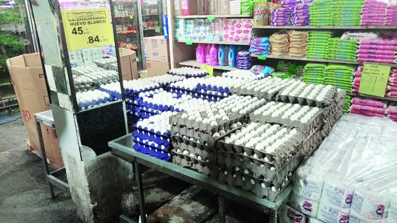 Llega huevo a 90 pesos tapa