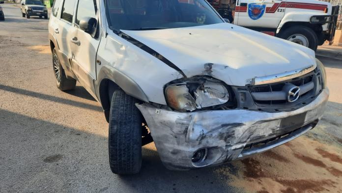 Evade alto y se impacta; En la colonia Atilano Barrera