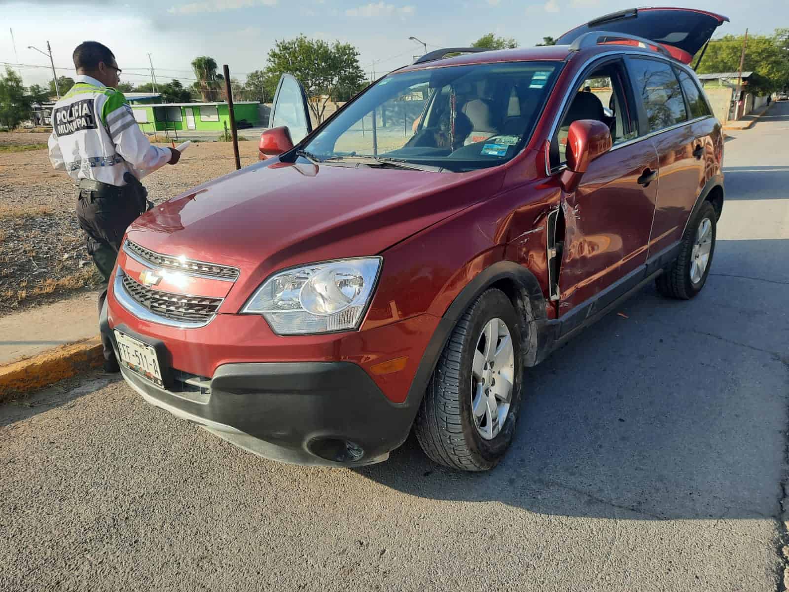 Evade alto y se impacta; En la colonia Atilano Barrera