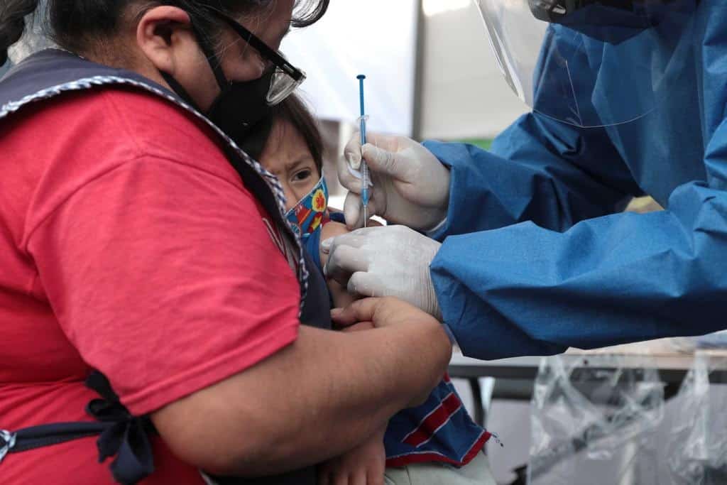 Los niños están en lista de espera para recibir la vacuna.