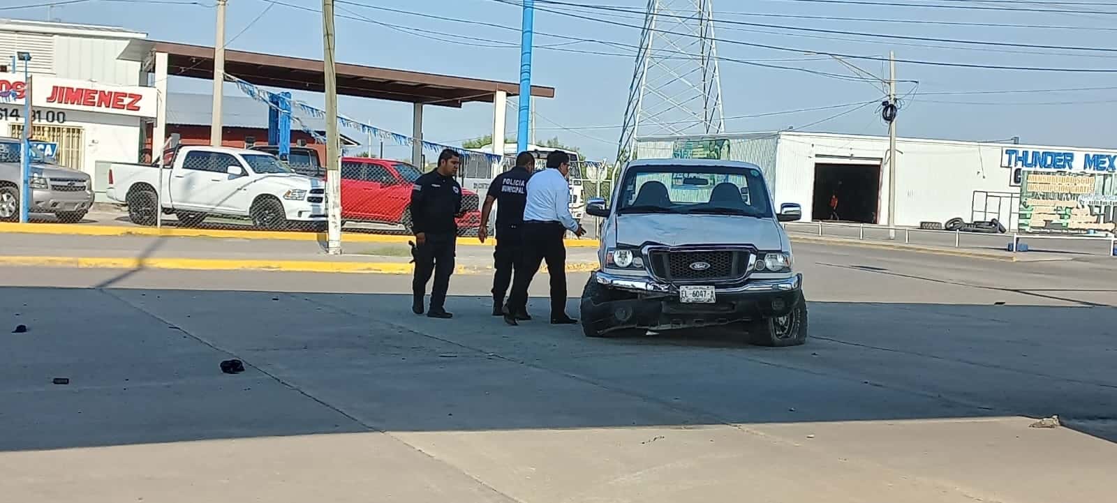 Chofer de la empresa minera del Norte chocó contra un camellón central.