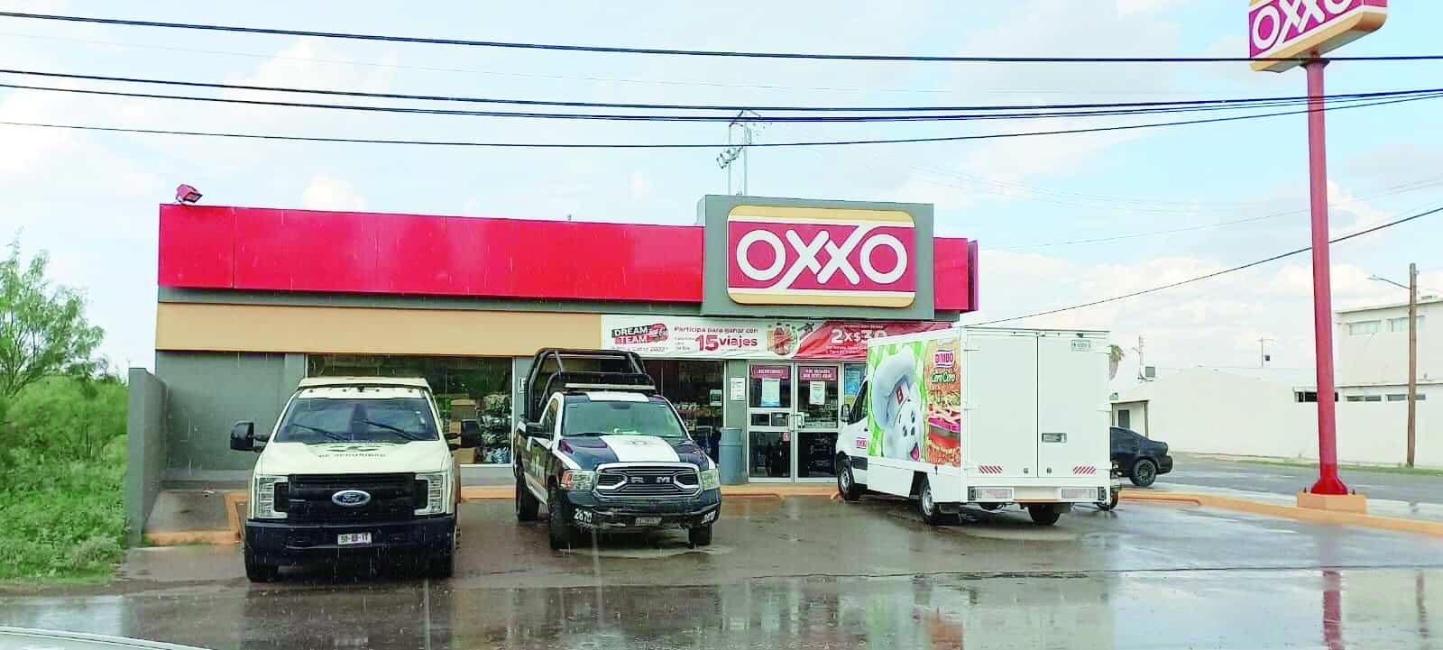 Roban el Oxxo de la Coahuila.