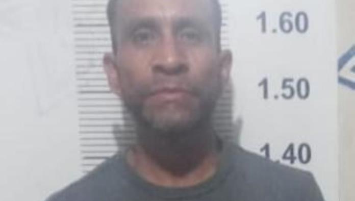 Adicto intentó  quemar su casa