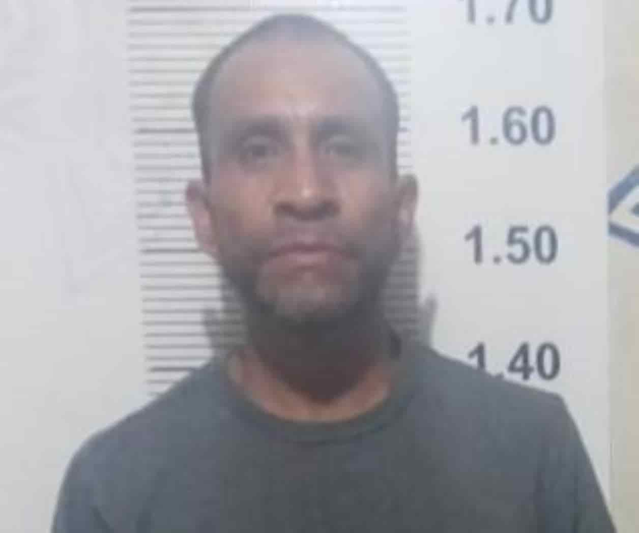 Adicto intentó  quemar su casa