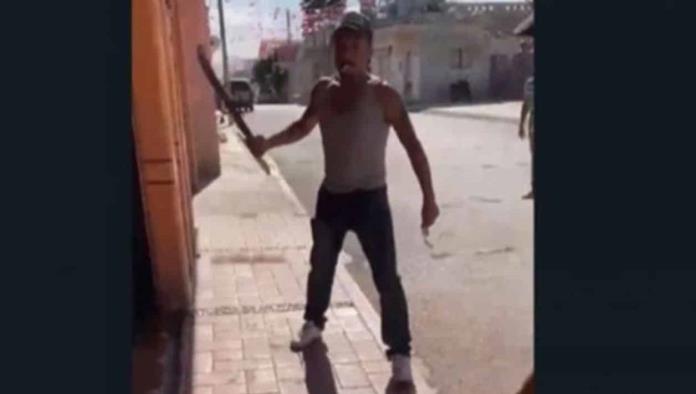 Detienen a hombre que atacó con un machete a perro de la calle