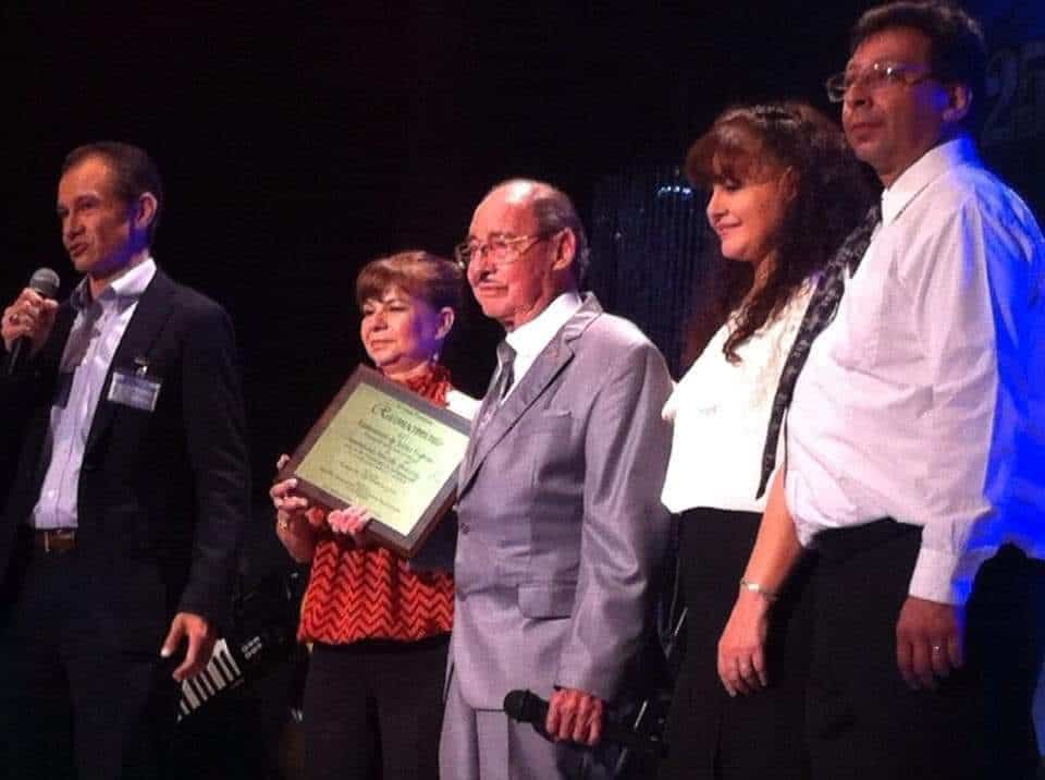Sus hijos Alma, Oscar, Irma y César continuarán con su legado.