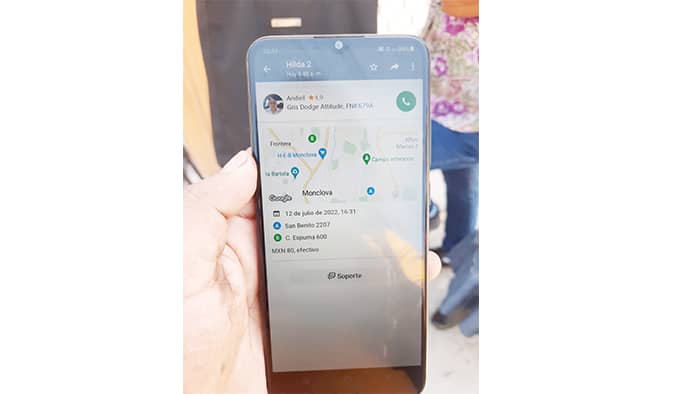 Denunció que conductor de in driver no le regresó cartera.