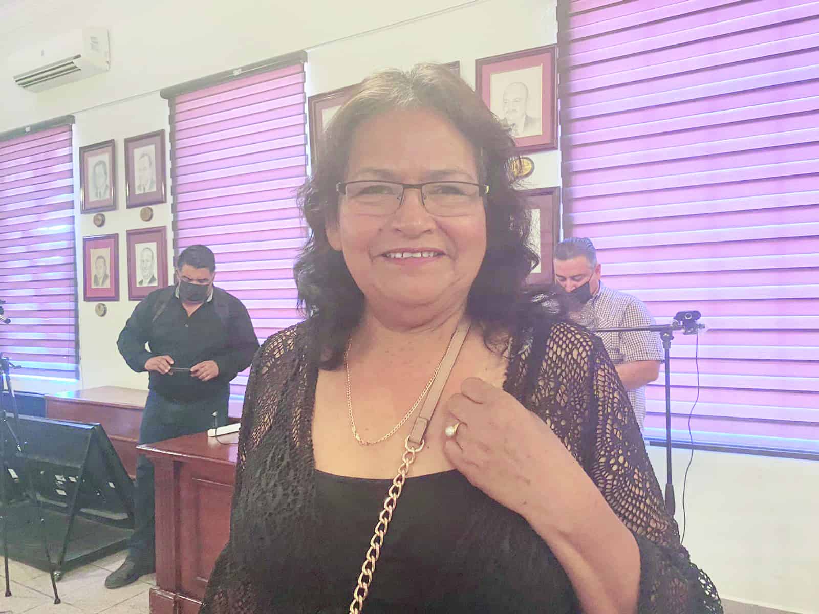 Adelaida Valdés Venegas, beneficiada con escrituras.