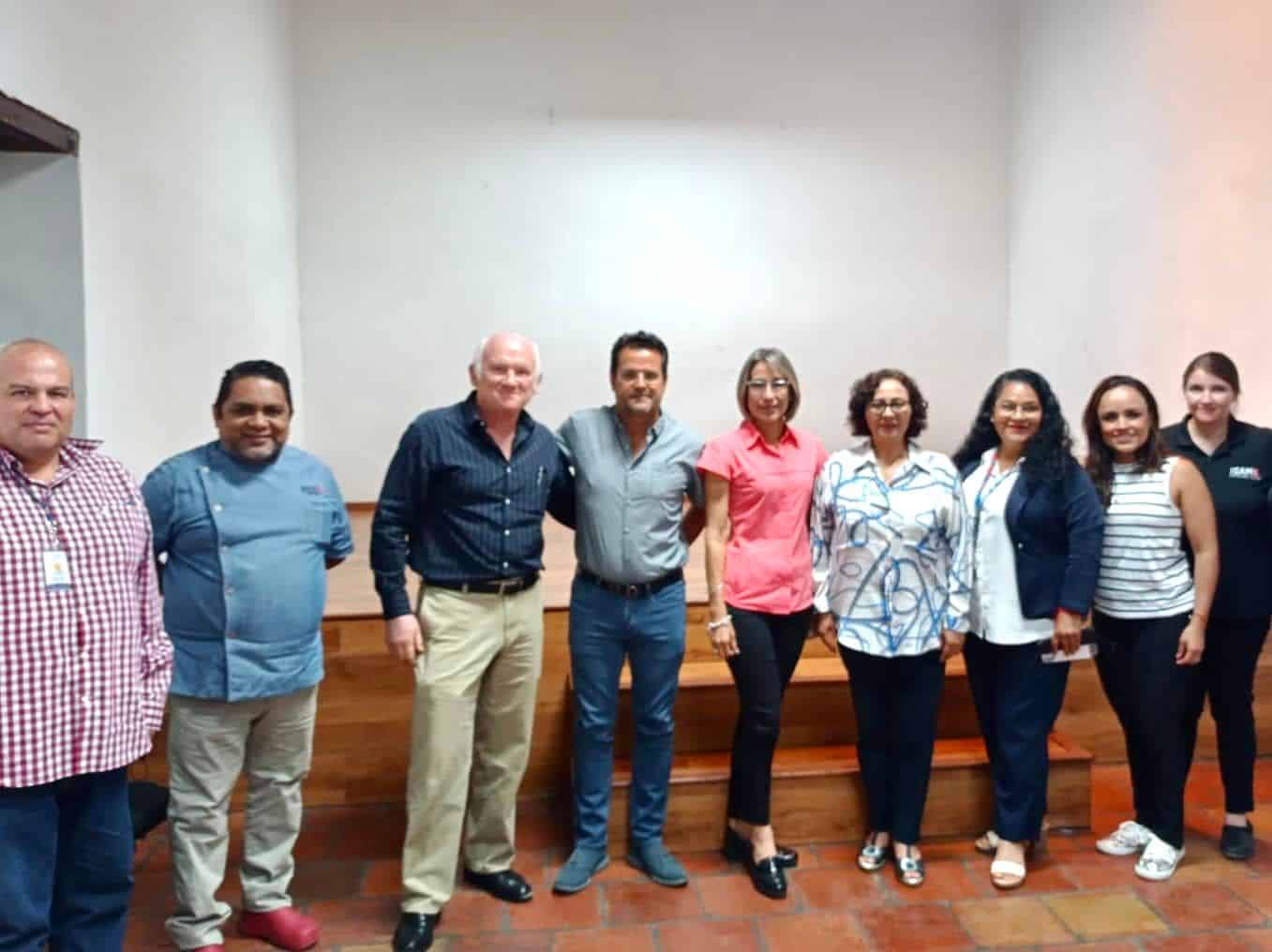 Organizadores de la primera muestra gastronómica en Monclova.