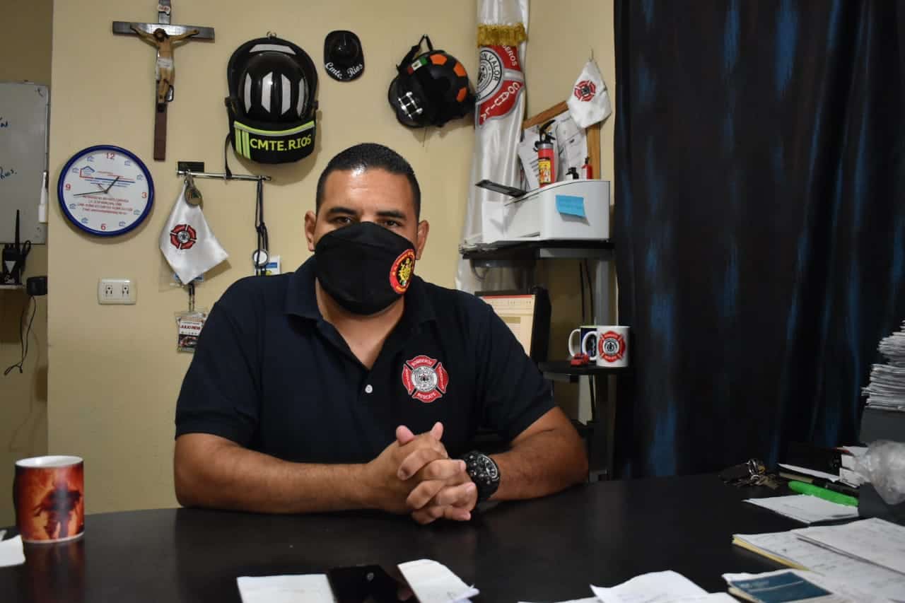Julio Ríos Cortés; Comandante de Protección Civil y Bomberos.