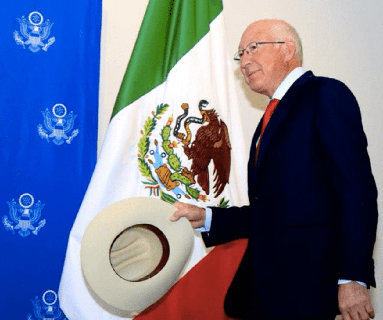 ‘‘La justicia siempre llega’; El embajador Ken Salazar festeja captura de Caro Quintero